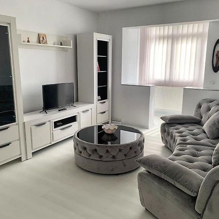 White & Elegant Luxury Apartament Διαμέρισμα Κραϊόβα Εξωτερικό φωτογραφία