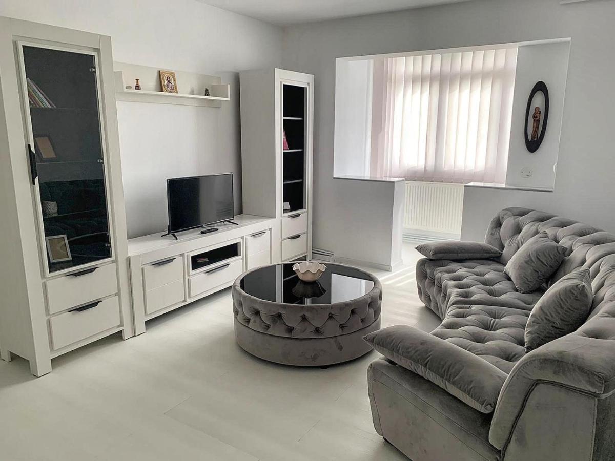 White & Elegant Luxury Apartament Διαμέρισμα Κραϊόβα Εξωτερικό φωτογραφία