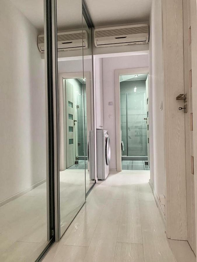 White & Elegant Luxury Apartament Διαμέρισμα Κραϊόβα Εξωτερικό φωτογραφία