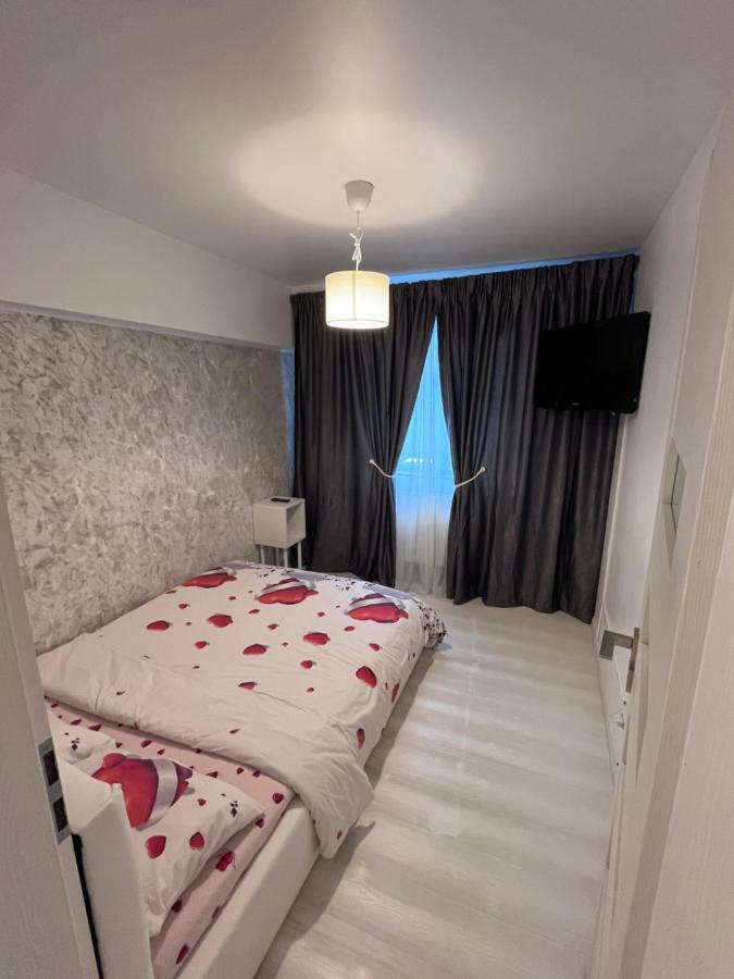 White & Elegant Luxury Apartament Διαμέρισμα Κραϊόβα Εξωτερικό φωτογραφία